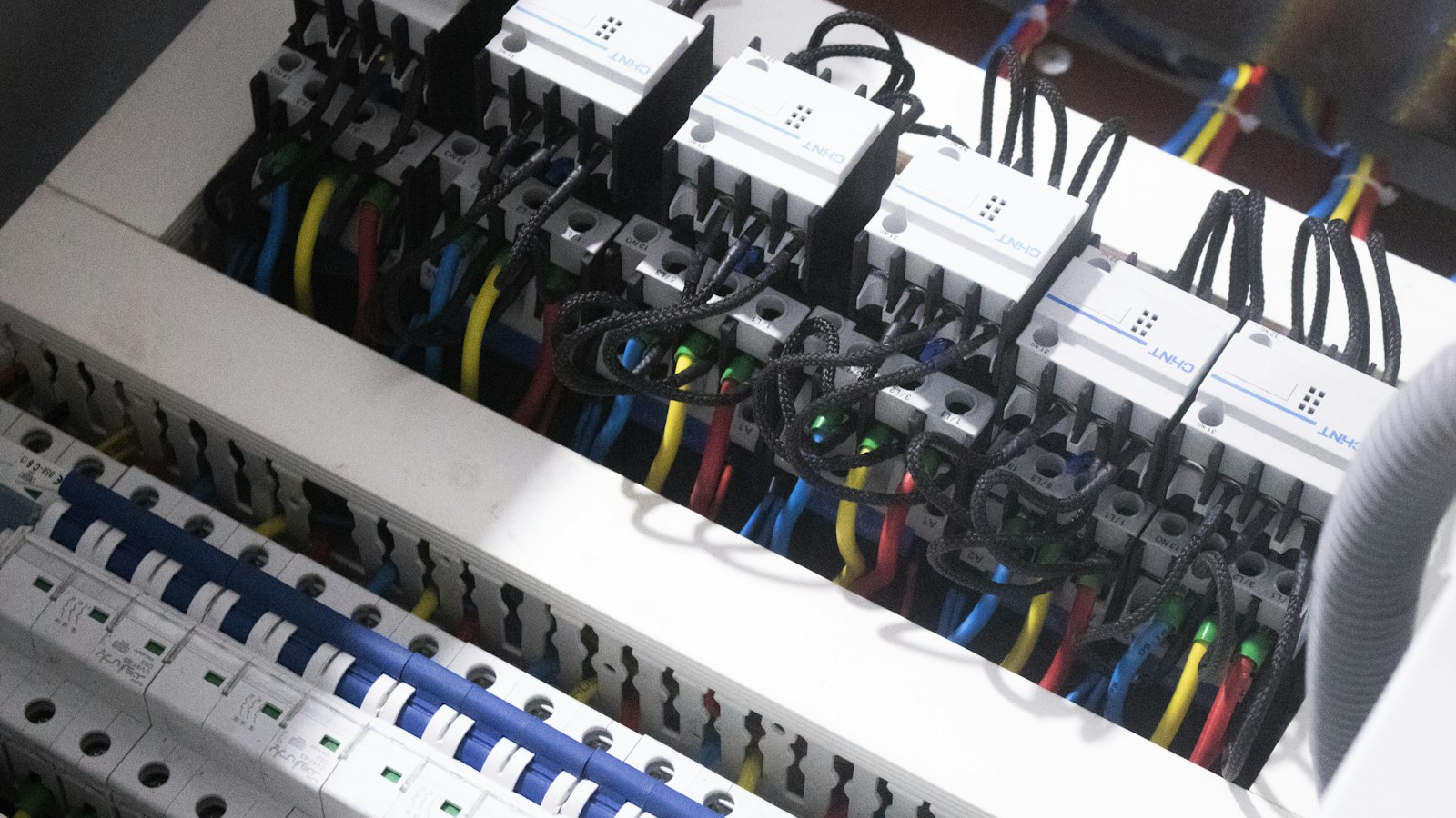 A bunch of wires are plugged into a switch box
